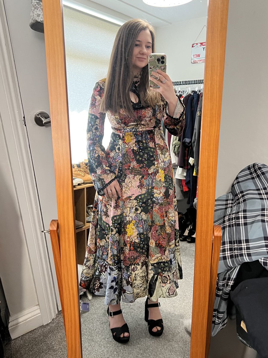 rose oswald 🍁 tweet media