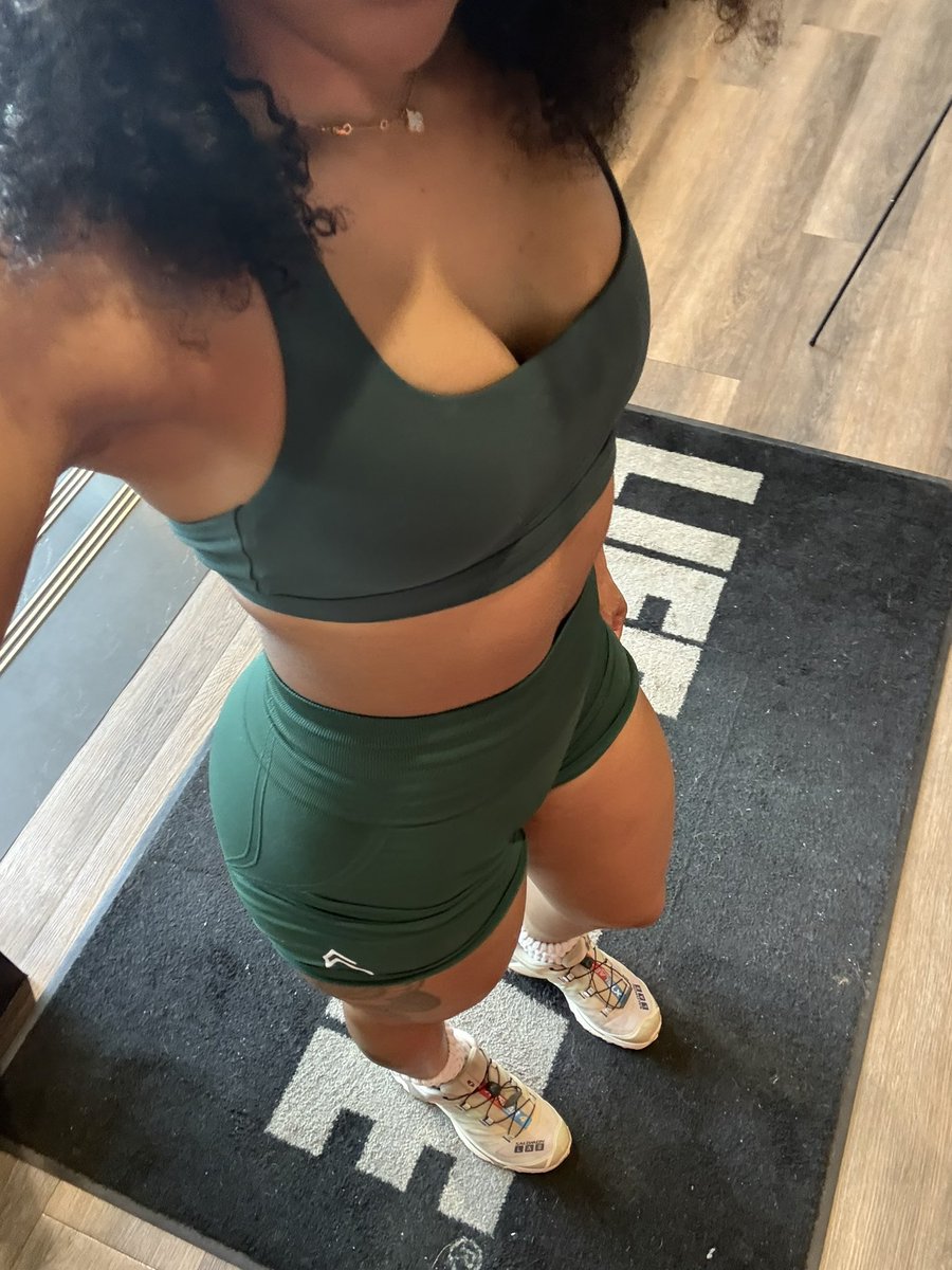 NaesCloset's tweet image. I’m a Lifetime girlie now! 🫦
(Also, why am I getting dragged on TikTok over this water bottle lmfaoo????)