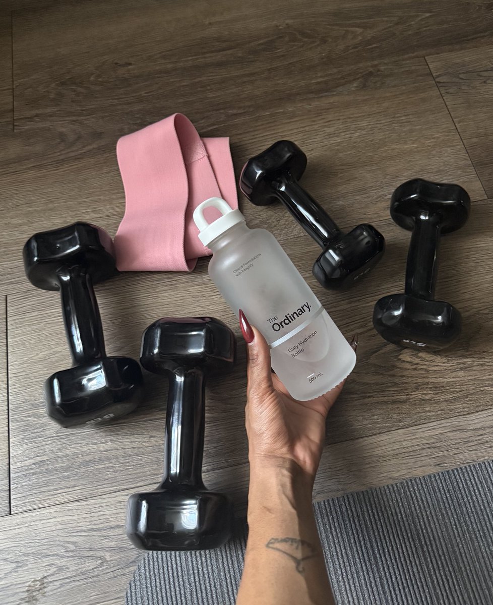 NaesCloset's tweet image. I’m a Lifetime girlie now! 🫦
(Also, why am I getting dragged on TikTok over this water bottle lmfaoo????)