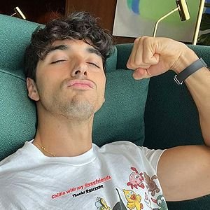 pedro in love 🩷 tweet media