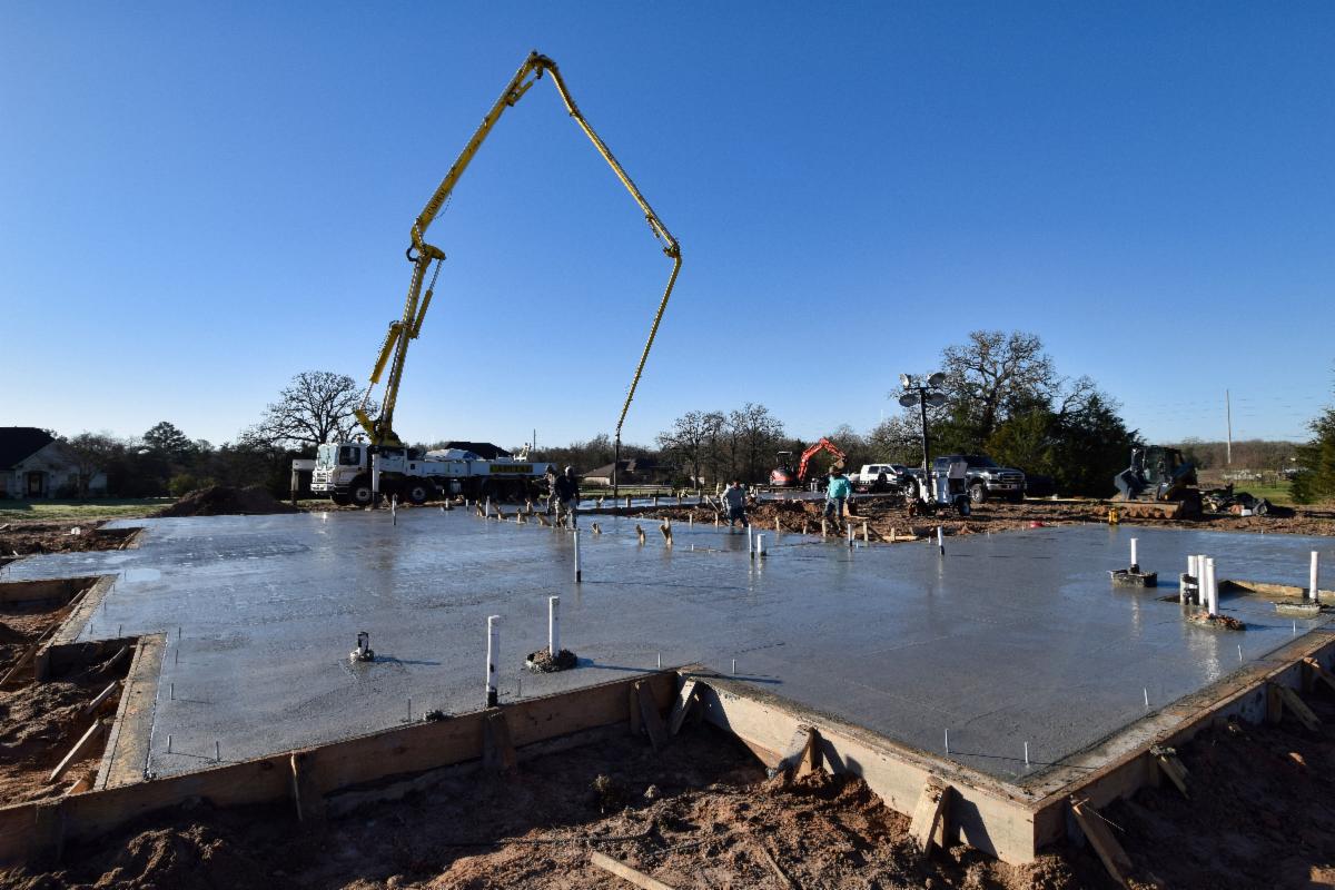 UBuildItHGC's tweet image. Always pour during stable weather—avoid extreme heat, wind, or rain, which can cause rapid evaporation or weak surface finishes. #Concrete #Weather #Pour #Foundation #Evaporation #Finish #Surface
