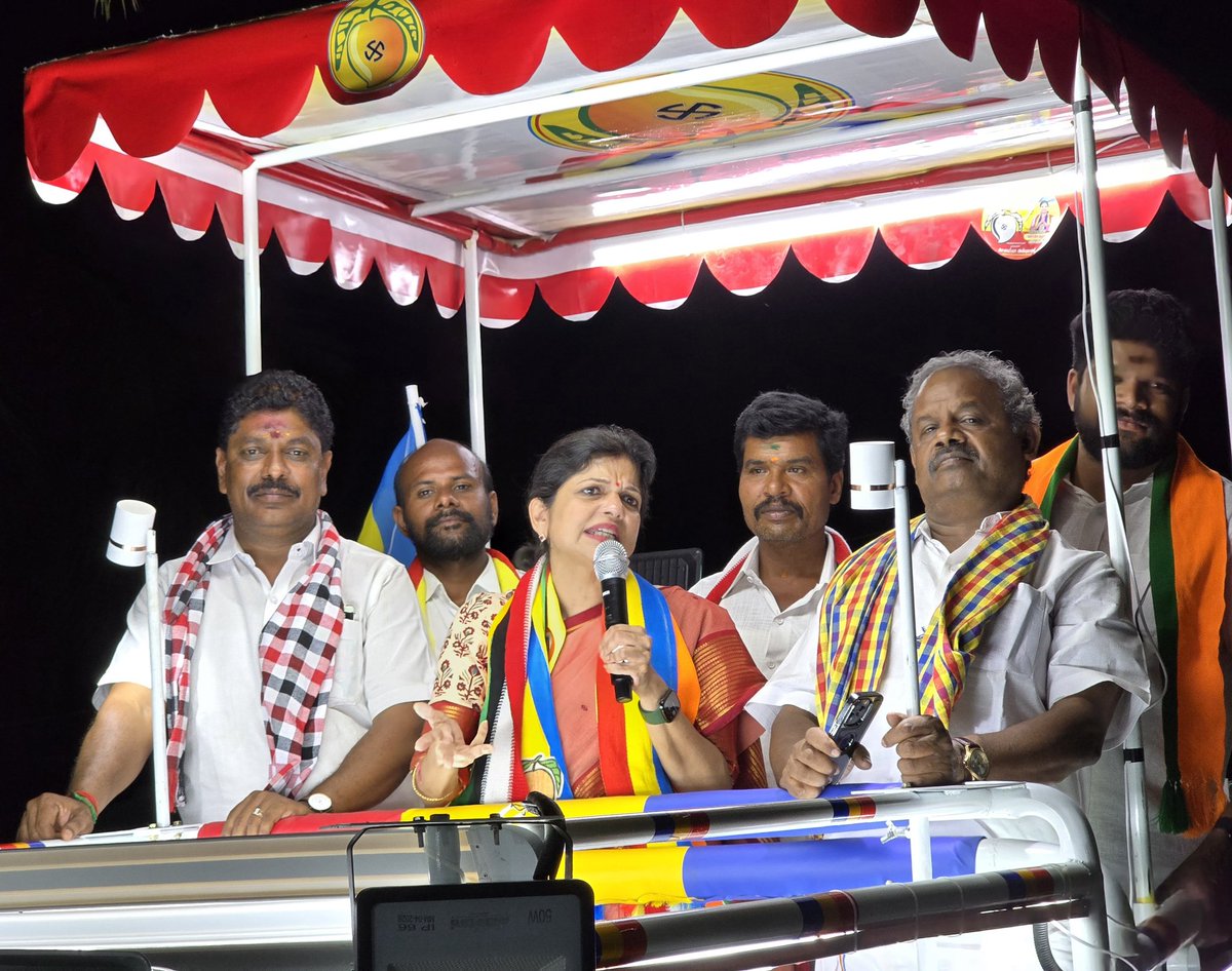 Sowmiyanbumani's tweet photo. தருமபுரி சட்டமன்றத் தொகுதிக்குட்பட்ட, சவுளுக்கொட்டாய், சாமியார்கொட்டாய், அப்பனஅள்ளி கோம்பை, கட்டுக்காரத்தெரு, இலளிகம், வடக்குத்தெரு கொட்டாவூர், தாதகவுண்டன் கொட்டாய் மற்றும் அதியமான் கோட்டை உள்ளிட்ட பகுதிகளில் பொதுமக்களை சந்தித்து மாம்பழம் சின்னத்திற்கு வாக்கு சேகரித்த போது.!

#DrSowmiyaForDharmapuri #NDA #PMK #தருமபுரிசௌமியாஅன்புமணி  #VoteForMango 🥭