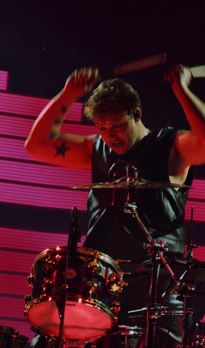 gwen ‎ 卌 🌟 tweet media