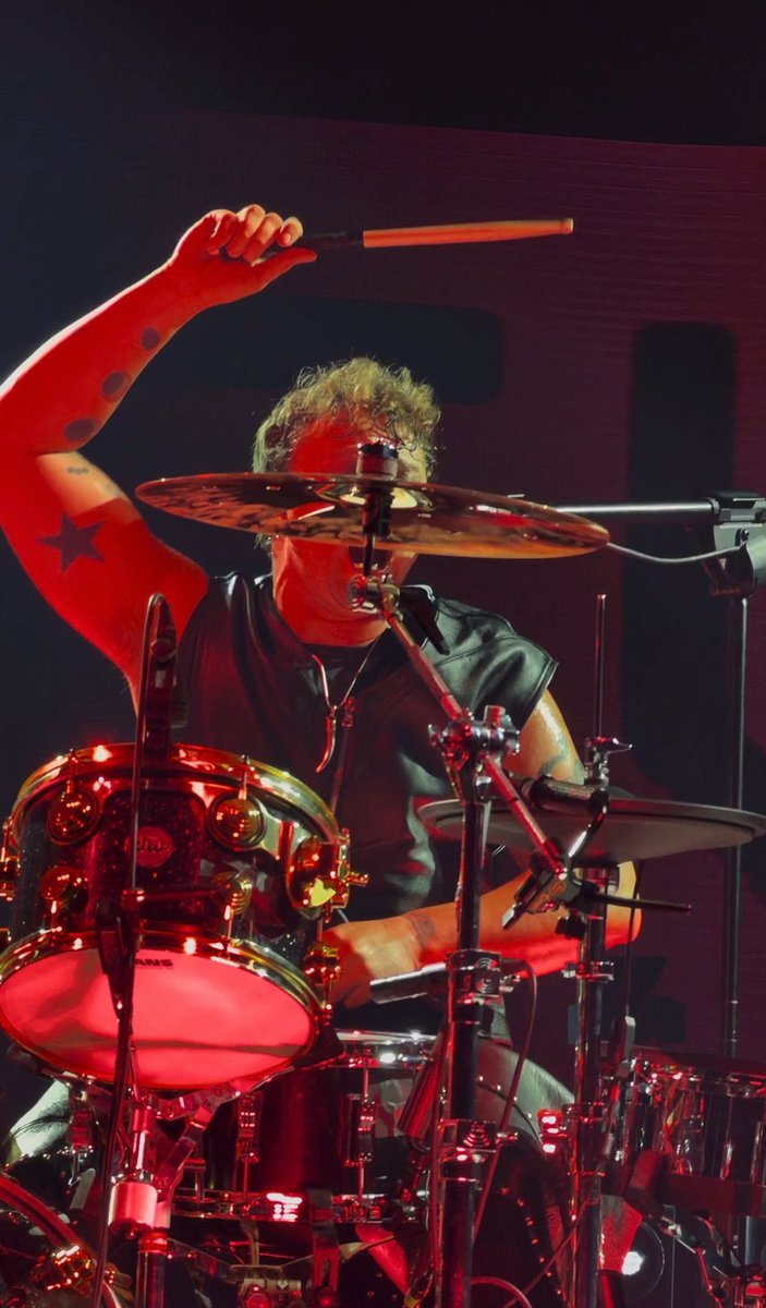 gwen ‎ 卌 🌟 tweet media