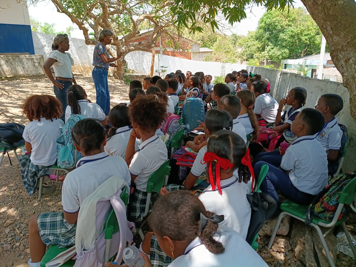 blisneida tweet media