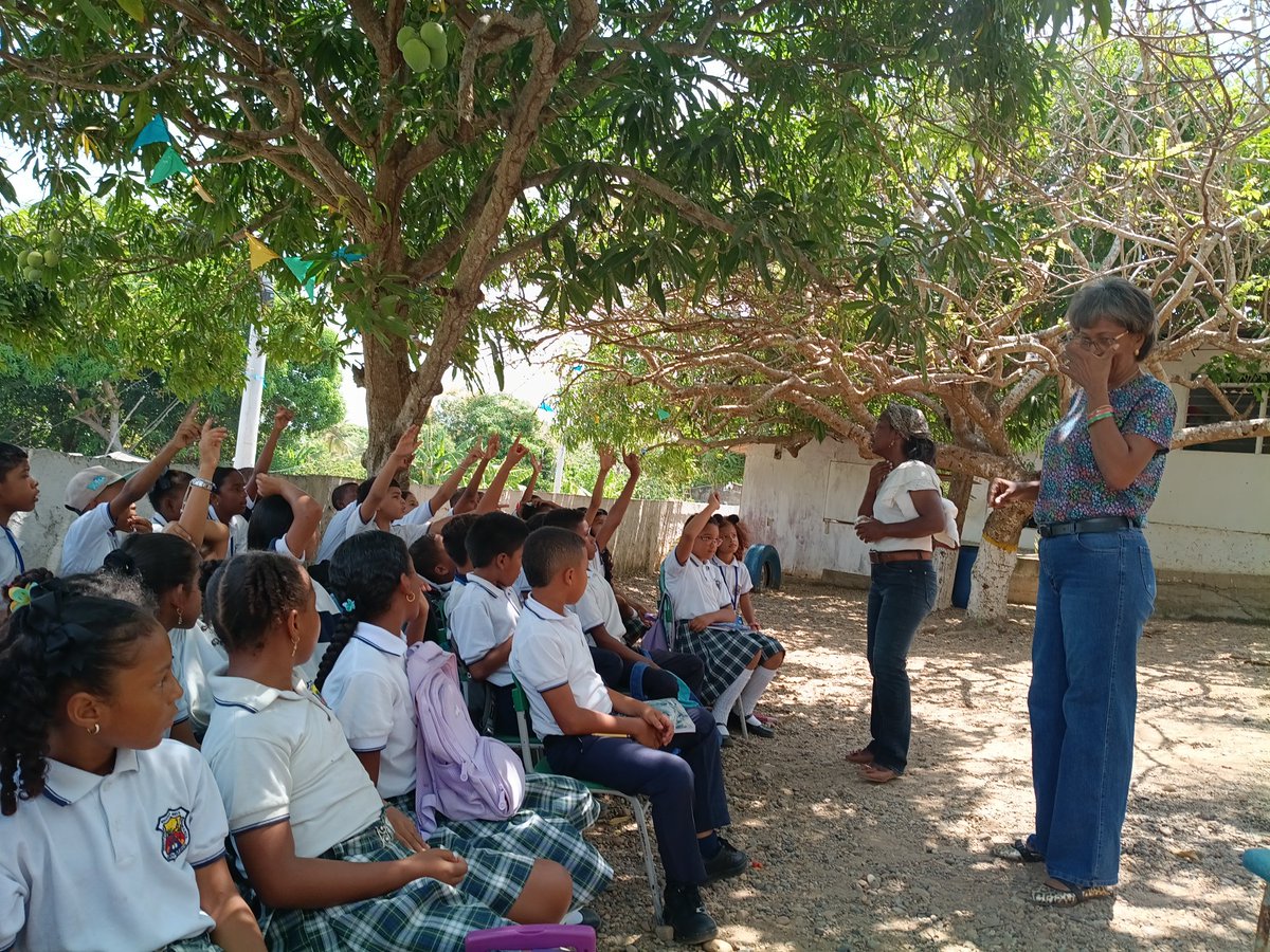 blisneida tweet media