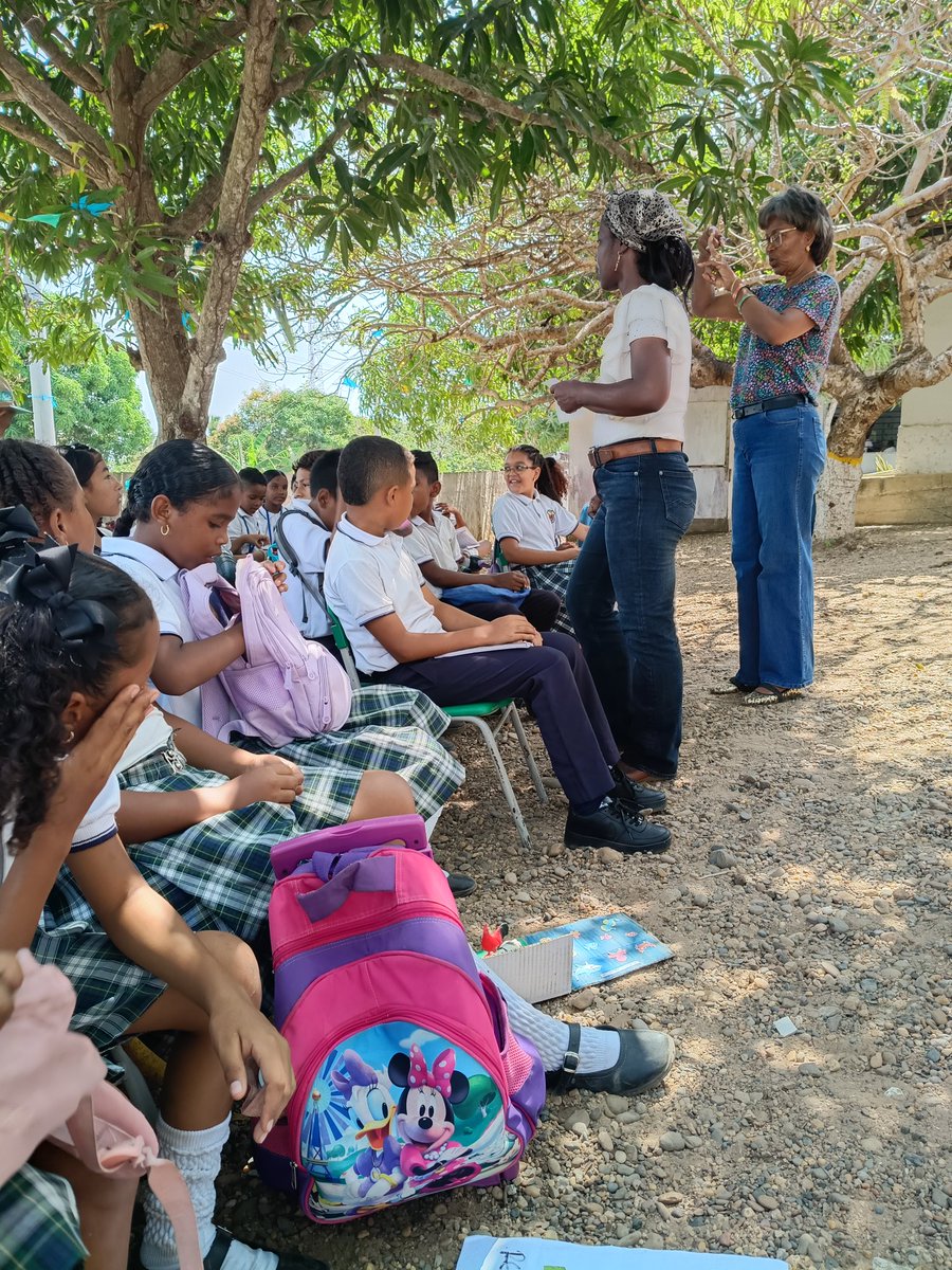 blisneida tweet media