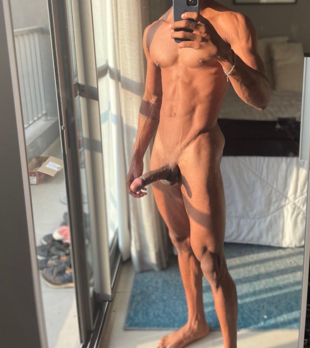 mrAnhTuanx's tweet photo. Whose penis is this? https://t.co/6SUNsMhr34