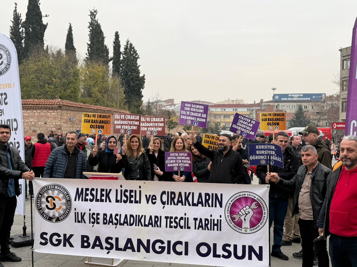 Ferdaolak4's tweet photo. @ANKSTAJCIRAK @herkesicinCHP @iyiparti @rprefahpartisi @anahtarparti @GelecekPartiTR @bbpgenelmerkez @bbpyerelyonetim @devapartisi @SaadetPartisi @DSPGenelMerkez @_DemokratParti @zaferpartisi @eczozgurozel @MDervisogluTR @erbakanfatih Yurt dışında staj yapıp gelen kişi Türkiye’de stajını Sigorta başlangıcı yaptırabiliyor
bizler bu haklardan yararlanamıyoruz

@fethigurer 
@cenginyurt52
@melih_meric
@SEVDAERDAN 
@dr_muratcan 
@AyhanBarut01
@ekrem_imamoglu 
@mansuryavas06 
#StajyerÇırakYarımSigortaKurbanıOlmasın https://t.co/3tYHxA2wMf