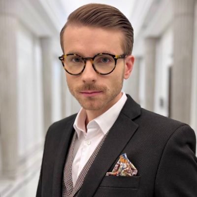 Tom Hanks tweet media