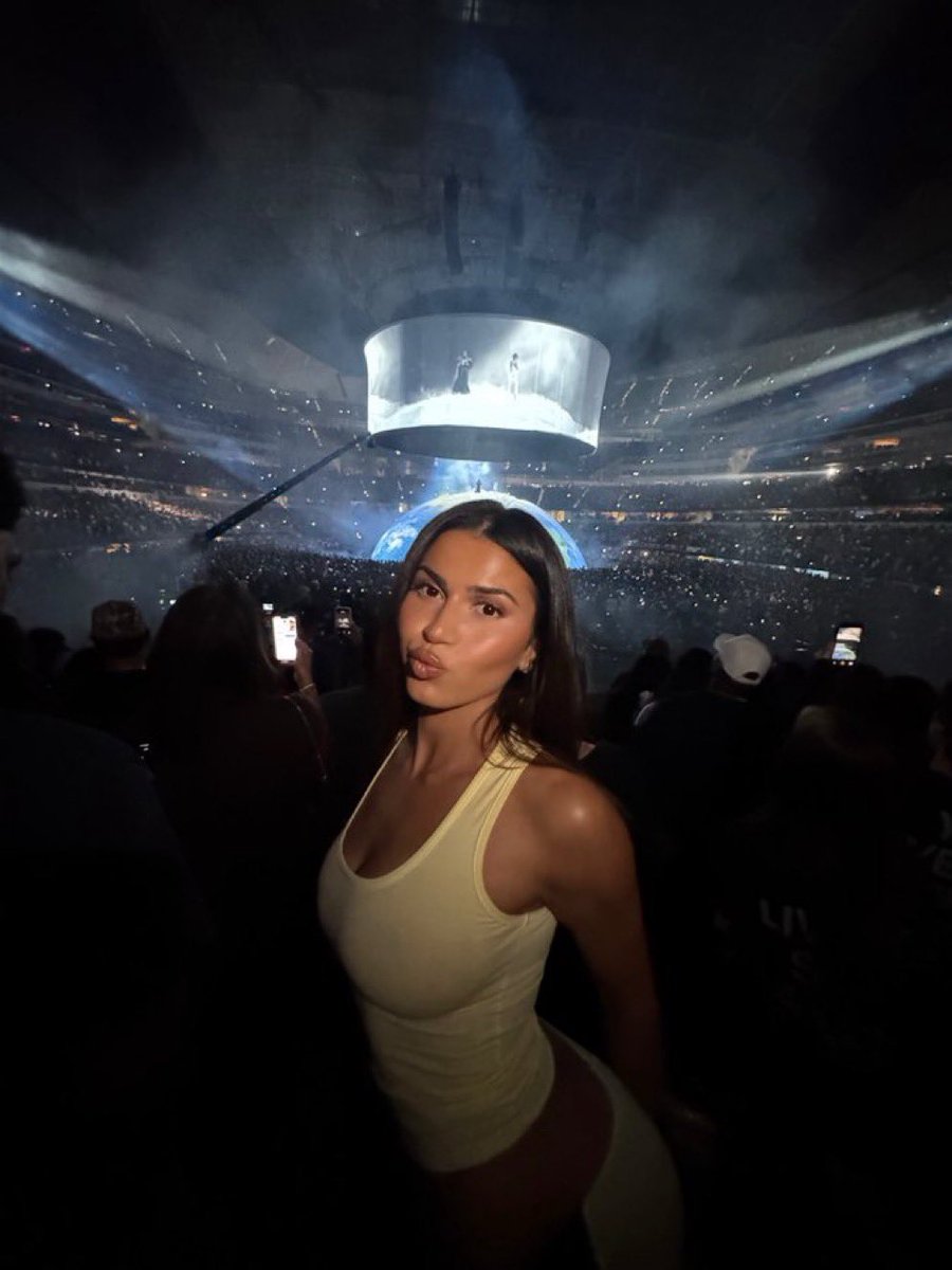 yzyupdates tweet media