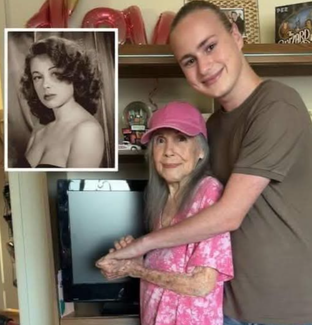 ClassicMovieDig's tweet image. Happy 107th (!!) Birthday, Caren Marsh Doll !!!
Born in 1919 (!), Caren was one of Judy Garland's stand-ins in "The Wizard of Oz" (1939) and Ziegfeld Girl (1941). She is one of the last surviving actors from the Golden Age of Hollywood. She became a dance instructor in 1956.