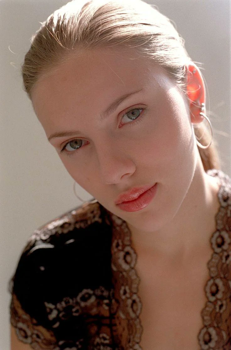 allurecrave's tweet photo. scarlett johansson's insane face card https://t.co/ZLiea8G2gX