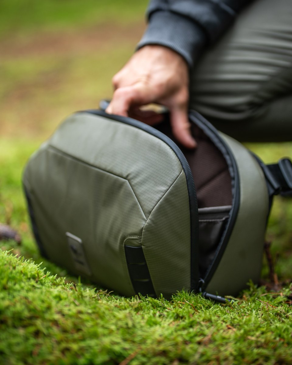 Nomaticgear's tweet photo. Protect your gear. Move with speed. Deploy your camera in seconds without removing the bag. What color are you choosing? #Nomatic #CameraSling #TravelPhotography

#Nomatic 
#CameraSling 
#TravelPhotography 
#CreatorGear 
#CameraBag https://t.co/U7xw1q78eC