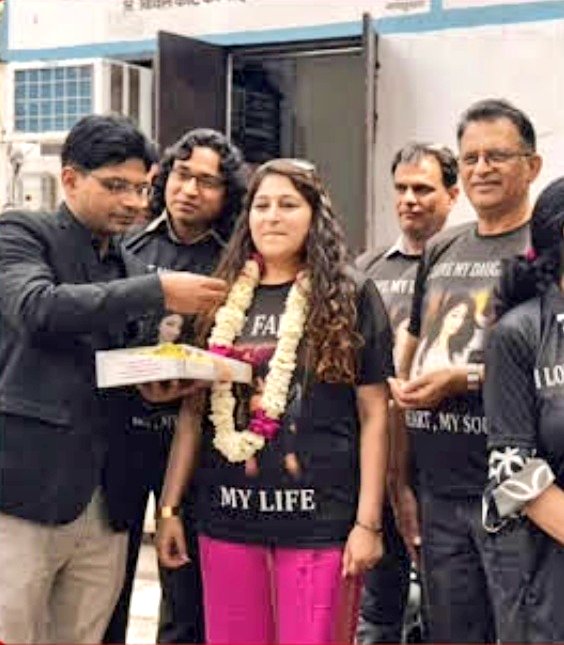 ForMenIndia_'s tweet image. TWIST IN MEERUT DHOL, BAJA, DIVORCE CASE
Retired Judge celebrates daughter's divorce with drums; her in-laws blames her of harassment, accuse her of snatching their grandson.

Dr. Gyanendra Kumar Sharma marked Pranita Sharma's divorce from Army Major Gaurav Agnihotri on April 4