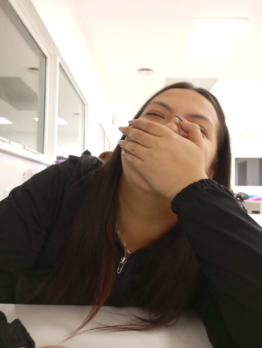 miccsoto's tweet photo. la felicidad que me da tener a esta mujer a mí lado todos los días no sé las puedo explicar, el dolor de panza de tanto reírnos, los llantos que pasamos juntas y la conexión es incomprendida https://t.co/G2JqmsrIPx