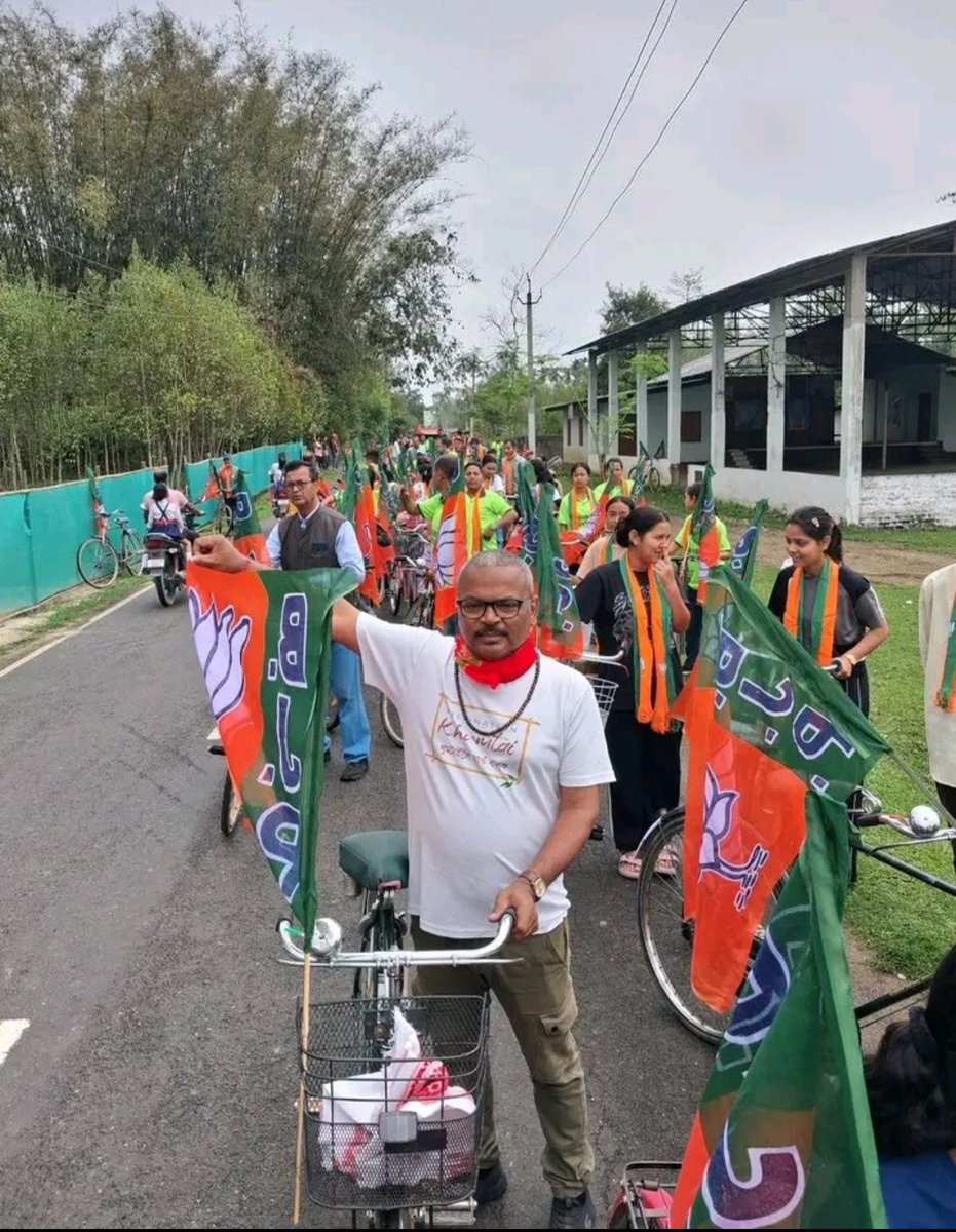 DBora53208's tweet photo. ১০৬ নং খুমটাই বিধানসভা সমষ্টিৰ প্ৰাৰ্থী শ্রীযুত মৃণাল শইকীয়াদেৱৰ নিৰ্বাচনী প্ৰচাৰৰ আজি অন্তিমটো দিনত অনুষ্ঠিত কৰা চাইকেল ৰেলীত সকলোৱে অংশগ্ৰহণ কৰে।

#election2026
#Bjp 
#mrinalsaikia https://t.co/tl5VPsgv8l