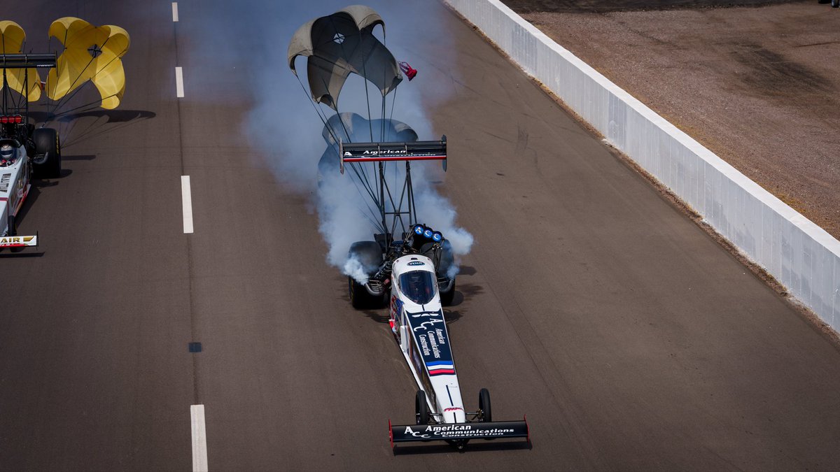 RickWareRacing's tweet photo. #topfueltuesday w @TheSargeTF1 π¨
Whoβs ready for #WinterNats ?? https://t.co/mFqhOwYvbc