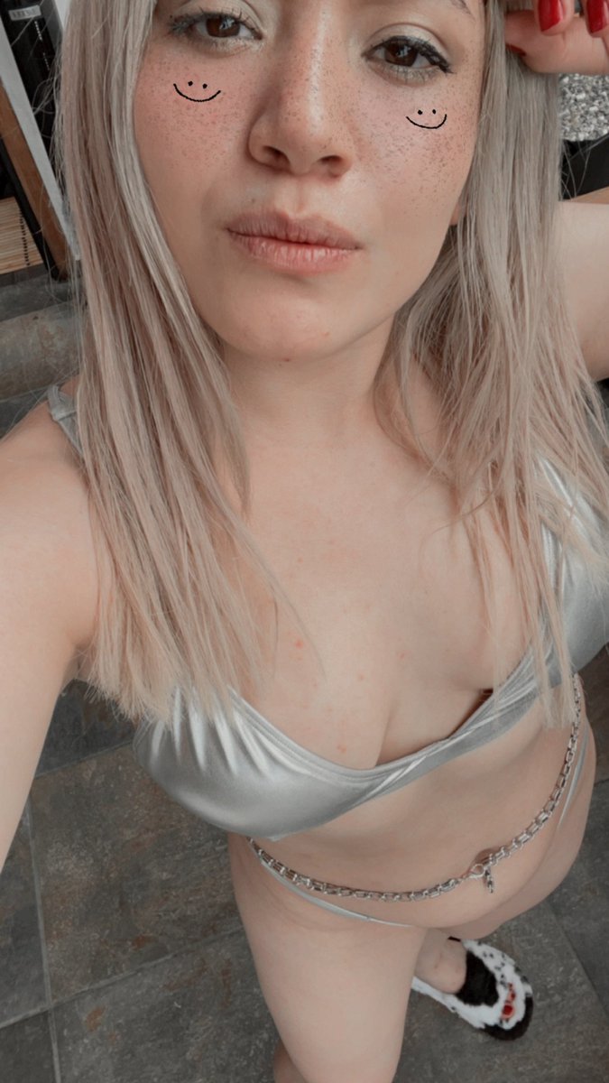 mar_camtt's tweet photo. Pensando seriamente en volverme rubia otra vez 😜 https://t.co/5NKcRB47pW