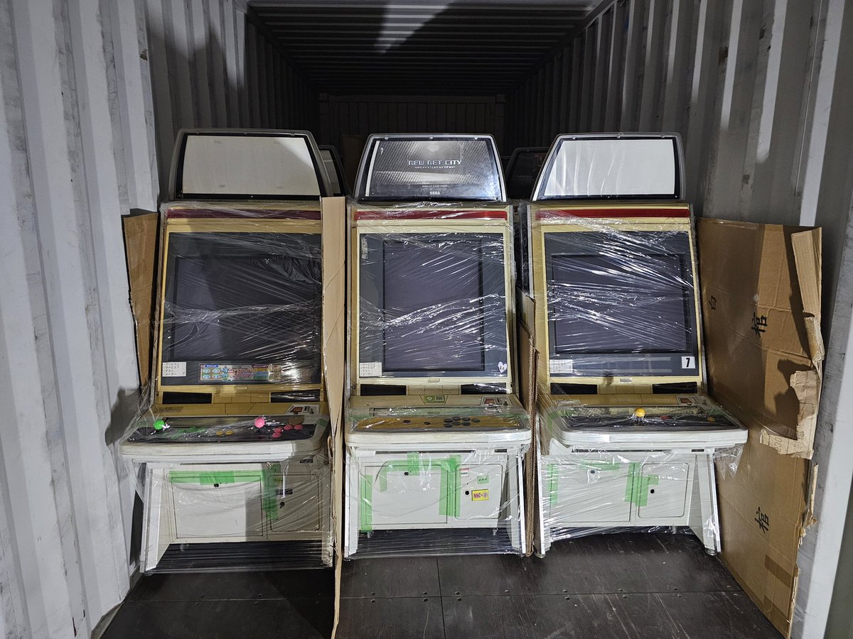 na_gamesaru's tweet image. First of two VERY special containers! We bought out another arcade close-out, this one liquidating their entire retro lineup, and finally got a bunch of candies. Major plans for everything; now in the distant future due to global events, but we finally have what we need!