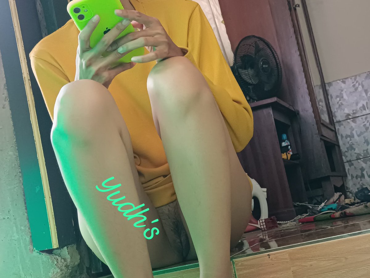 yudhs_alandya's tweet photo. Sekalinya Ionte ya tetep Ionte!
Padahal di ruang bwh ada mertua (bapakku) malah dia tetep nekat ngeroko di pintu ga pake celana. Kyk sengaja banget ga sih pengen nunjukin memmek gatelnya ke bapakku? Apa diam diam dia pengen merasakan dipake bapakku? Apa malah udah prnah? 🤔 https://t.co/Imn60lKOqU