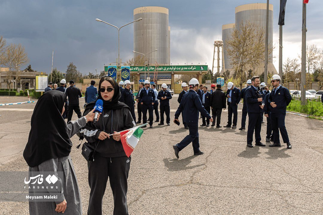 SurelisRomero's tweet photo. 📷🇮🇷 Iraníes forman cadenas humanas en diferentes ciudades en condena a las amenazas de Trump de atacar puentes y centrales eléctricas. #eaacayococo, #LatirAvileño, #NoALaGuerra, #CubaPorLaPaz. https://t.co/MP6jCQBsee