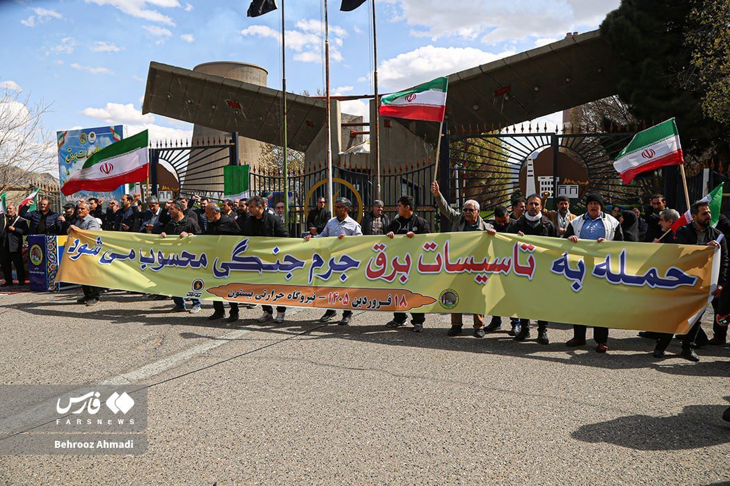 SurelisRomero's tweet photo. 📷🇮🇷 Iraníes forman cadenas humanas en diferentes ciudades en condena a las amenazas de Trump de atacar puentes y centrales eléctricas. #eaacayococo, #LatirAvileño, #NoALaGuerra, #CubaPorLaPaz. https://t.co/MP6jCQBsee