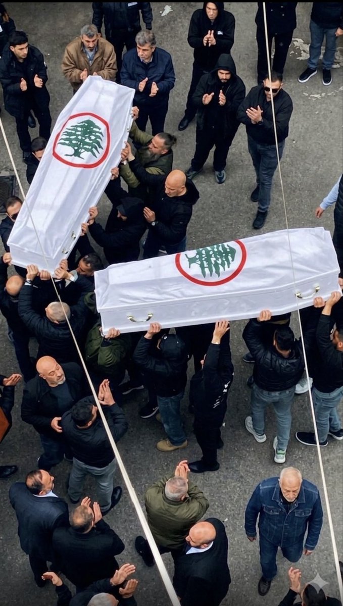 DagherGeorgio's tweet photo. بقرّر يفوت بالحرب و ينتحر و بيتخبّى بين المدنيين و بموّت معو الأبرياء
بيحكي بالعيش المشترك و هوي أكتر مين كرّه العالم العيش معو
بالنهاية يللي بواجه كرمال يبني الدولة بيربح الدولة 
و يللي بيكون إرهابي ما بيكون بيفرق بشي عن داعش
الشهيد #بيار_معوّض بيسوى ولاية الفقيه كلّها! https://t.co/7pmfEwvUzF