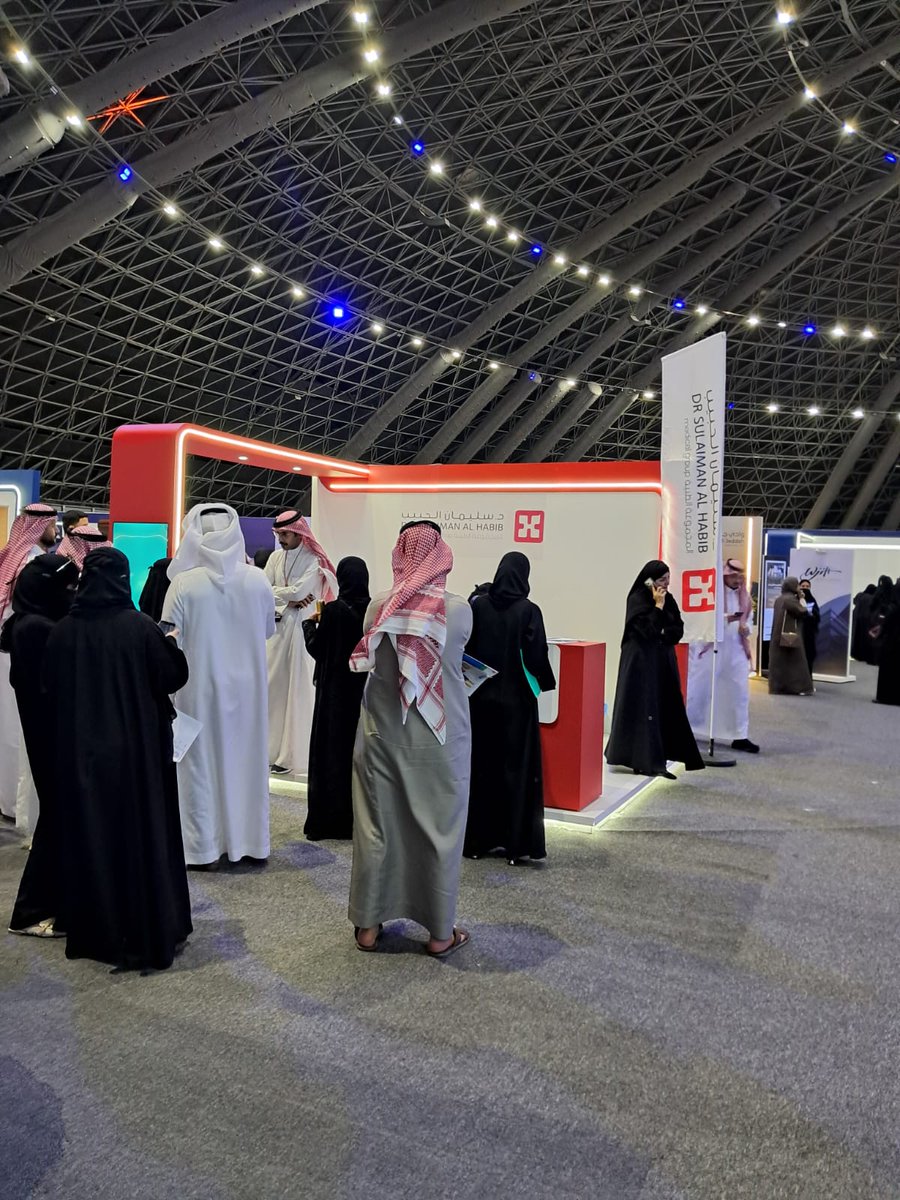 fm_sindy7's tweet image. تشرفت بحضور #الملتقى_المهني_الثالث_عشر

أكثر من 100 شركة تجتمع تحت سقف واحد ولهدف واحد: تمكين الكفاءات الوطنية وصناعة مستقبل مهني يليق بإمكاناتنا كشباب.

تجربة ملهمة تعكس حجم الفرص وقيمة الشراكة بين الجهات المختلفة لدعم مسيرة التوظيف والتطوير.
فخور أني كنت جزء من هذا المشهد 🙏🏻
