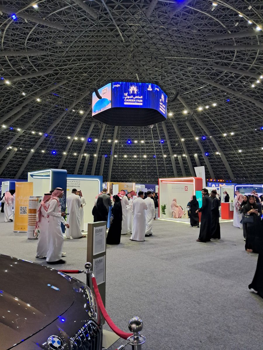 fm_sindy7's tweet image. تشرفت بحضور #الملتقى_المهني_الثالث_عشر

أكثر من 100 شركة تجتمع تحت سقف واحد ولهدف واحد: تمكين الكفاءات الوطنية وصناعة مستقبل مهني يليق بإمكاناتنا كشباب.

تجربة ملهمة تعكس حجم الفرص وقيمة الشراكة بين الجهات المختلفة لدعم مسيرة التوظيف والتطوير.
فخور أني كنت جزء من هذا المشهد 🙏🏻