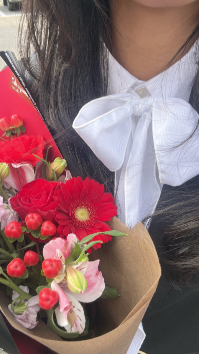antonsoflove's tweet photo. i’ve been busy and gone for two years but i recently graduated from my language school in japan a few weeks ago!! https://t.co/pLeESHLxN8