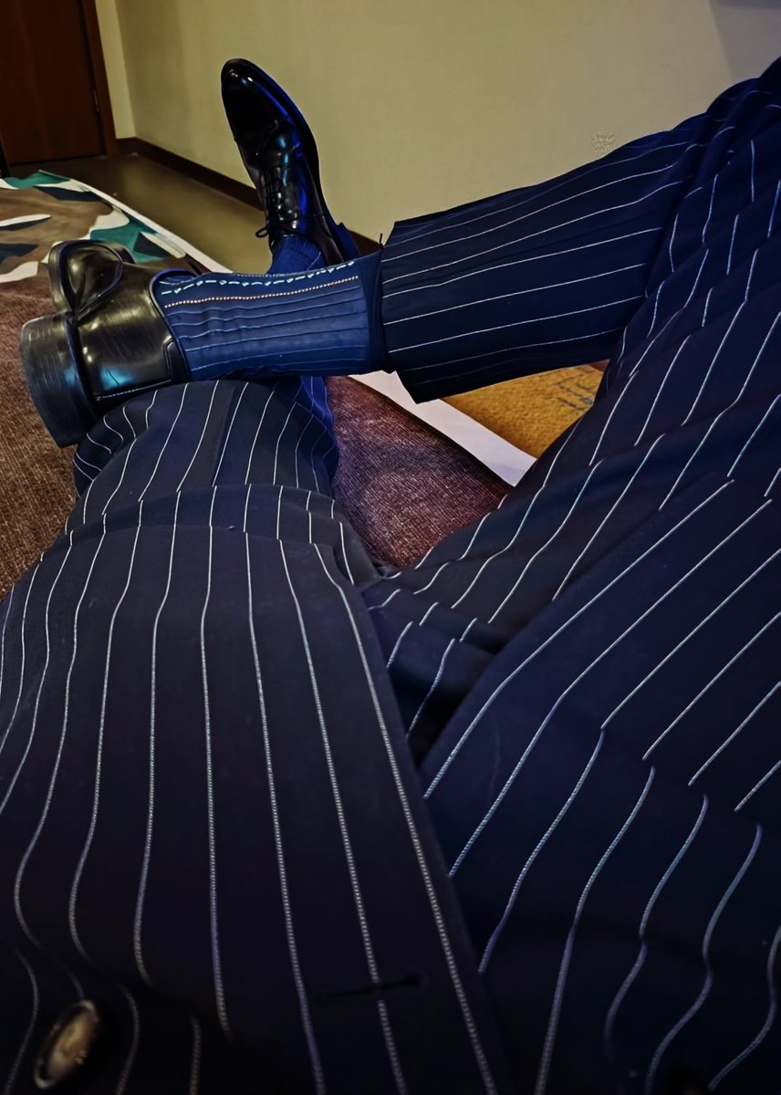 Desuit-tie tweet media