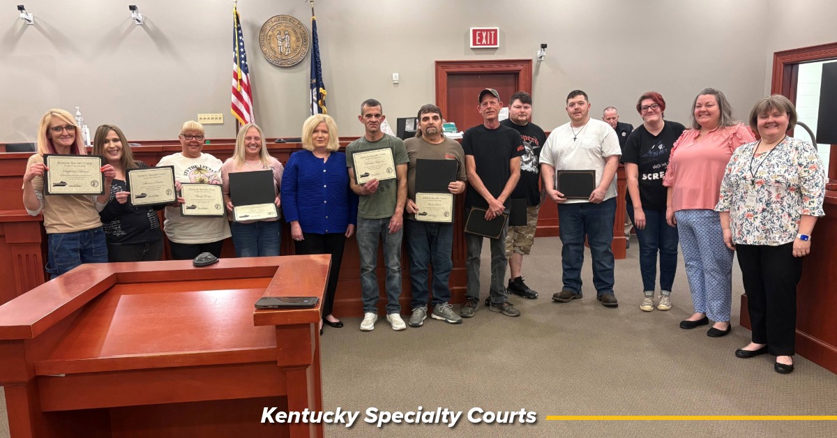kentuckycourts's tweet image. 🎓 Specialty Courts in Carter County celebrated graduates achieving new beginnings in March! Learn more about Kentucky's treatment courts at kcoj.info/SpecialtyCourts #Recovery #RecoveryIsPossible