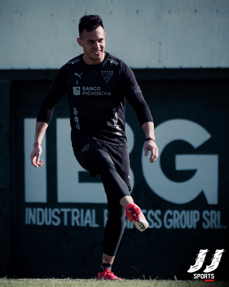 oficial_sports's tweet photo. Entrenamiento de @LDU_Oficial en Santa Cruz previo a su partido contra @ClubAlwaysReady por la @Libertadores . ⚽️🇪🇨🏆

📷 Prensa Liga de Quito https://t.co/0xKxfGcf0N
