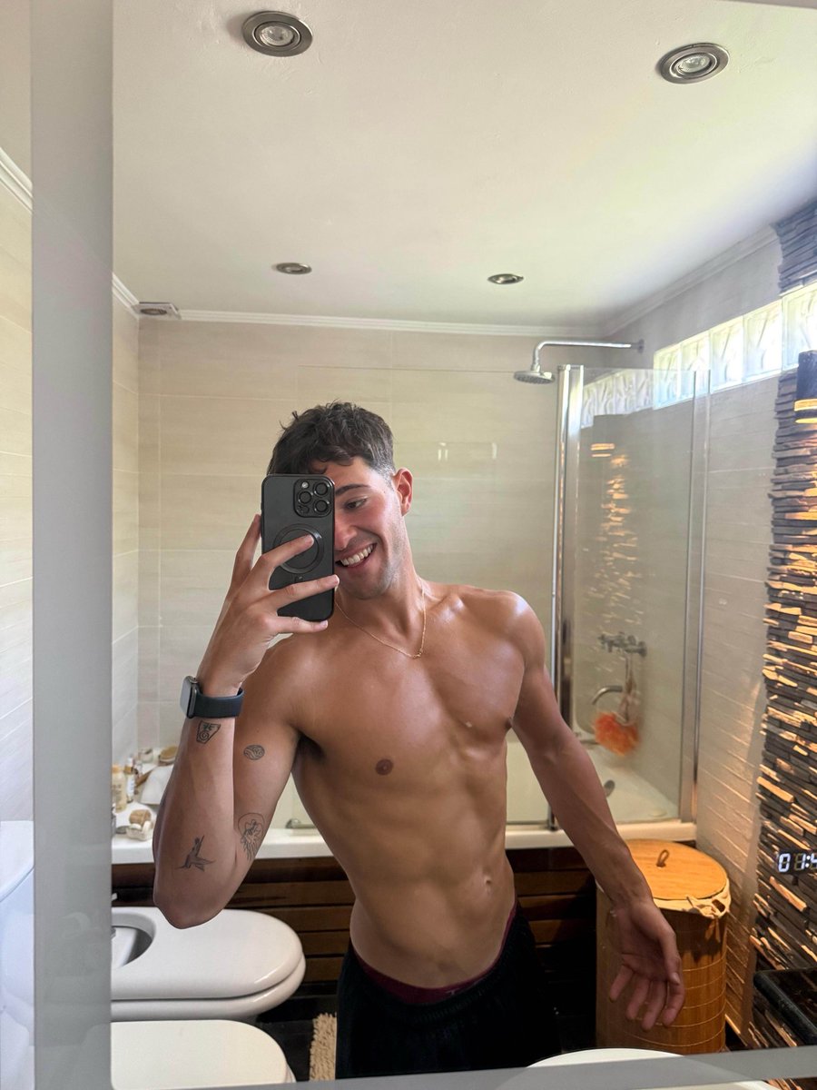 ErosmnstrX's tweet photo. kiss my body pls https://t.co/YnorsyrEDP