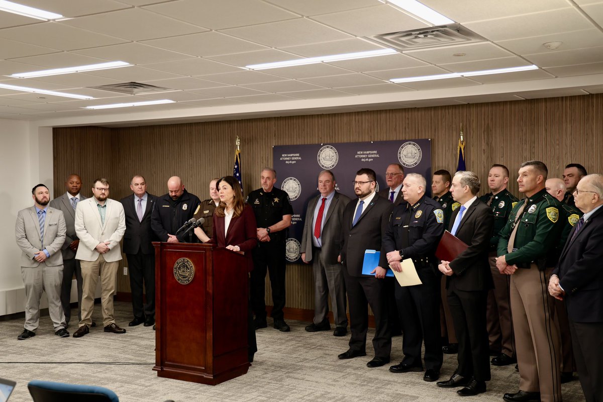 Governor Kelly Ayotte tweet media