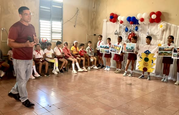 Desde la dirección municipal de Educación en #Banes realizaron la convocatoria del concurso “La familia y el tránsito”, como parte de las acciones que desarrollan para crear conciencia en los educandos y sus familias sobre la importancia de la educación vial.
#EducacionVial