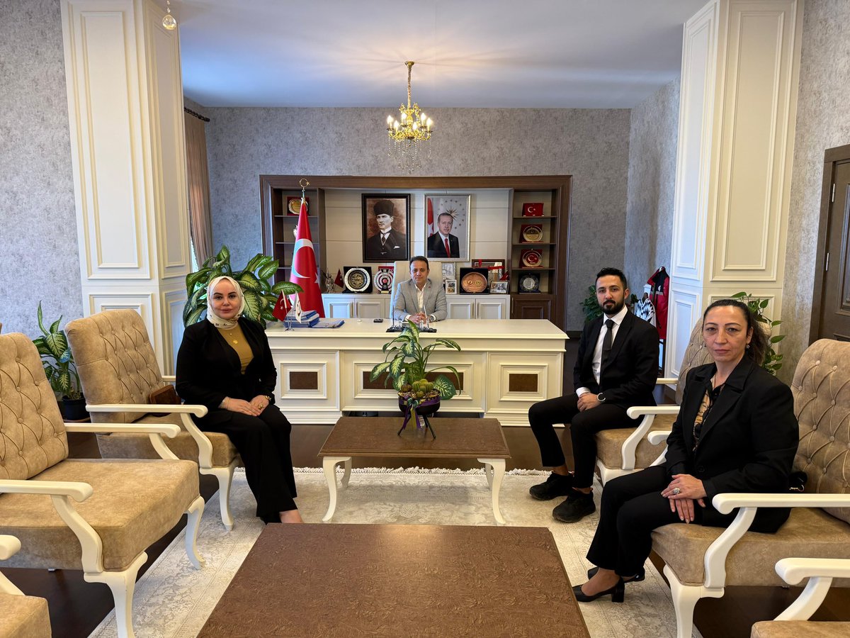 Gazeteci Yazar ve KATODER Genel Başkanı Sn. Sabiha Gül ve beraberindekiler, Kaymakamımız Sn. Erdem Karanfil’i makamında ziyaret etti.

Nazik ziyaretlerinden dolayı  teşekkür ediyor, çalışmalarında başarılar diliyoruz.