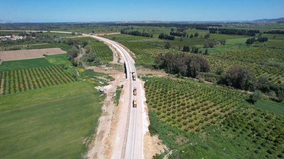 DzairMediaa's tweet image. 📌🇩🇿 | Parmi les ateliers d’achèvement du tronçon reliant Annaba à Oued Seguin sur une distance de 54 km, l’un des tronçons de la ligne minière orientale du chemin de fer Annaba – Tébessa – Ouled Haouat.

🗂️Des photos documentent le rythme rapide auquel progresse ce tronçon qui a