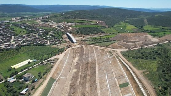 DzairMediaa's tweet image. 📌🇩🇿 | Parmi les ateliers d’achèvement du tronçon reliant Annaba à Oued Seguin sur une distance de 54 km, l’un des tronçons de la ligne minière orientale du chemin de fer Annaba – Tébessa – Ouled Haouat.

🗂️Des photos documentent le rythme rapide auquel progresse ce tronçon qui a