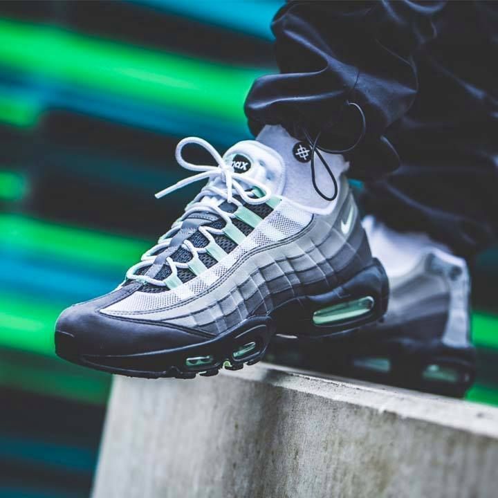 JustFreshKicks tweet media