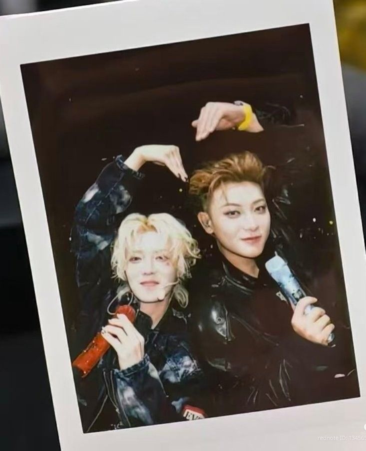 Yixing's Wife ❤️💙💚⁹ tweet media