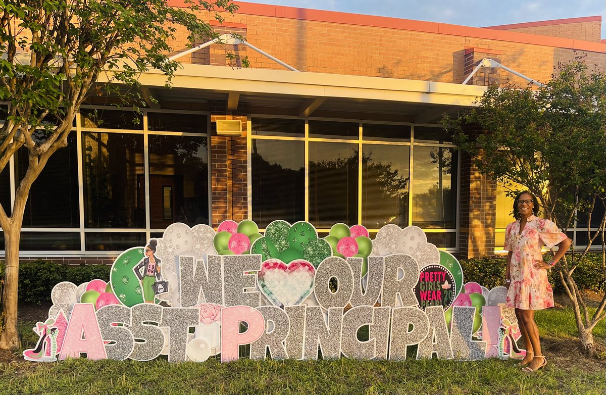 DrCandus's tweet image. I’m grateful to acknowledge our amazing Assistant Principal, Walleen Williams! We hope you have an amazing week!💗💚
#APWeek26 
@HolmquistES @AliefISD