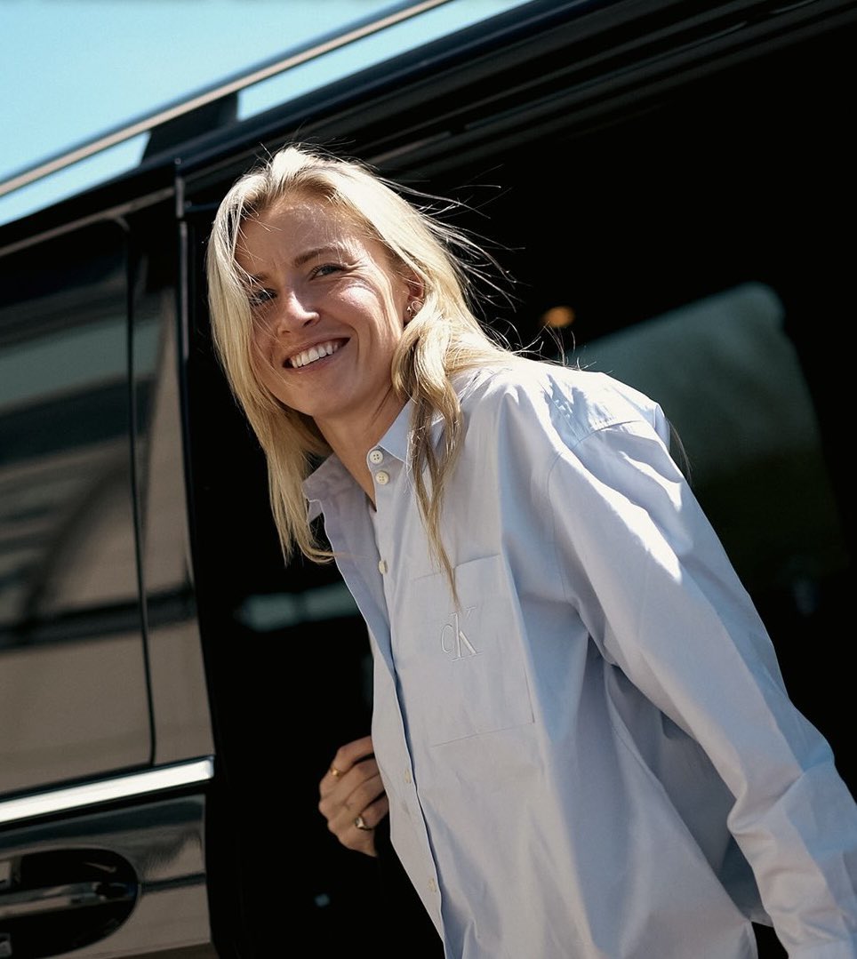 the queen of england being gay is incredible