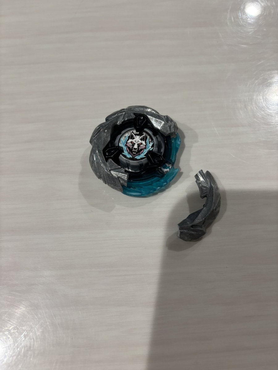 これがリアルバーストってやつか。
ベイブレード凶器やん。
子どものおもちゃ普通こないならんて。