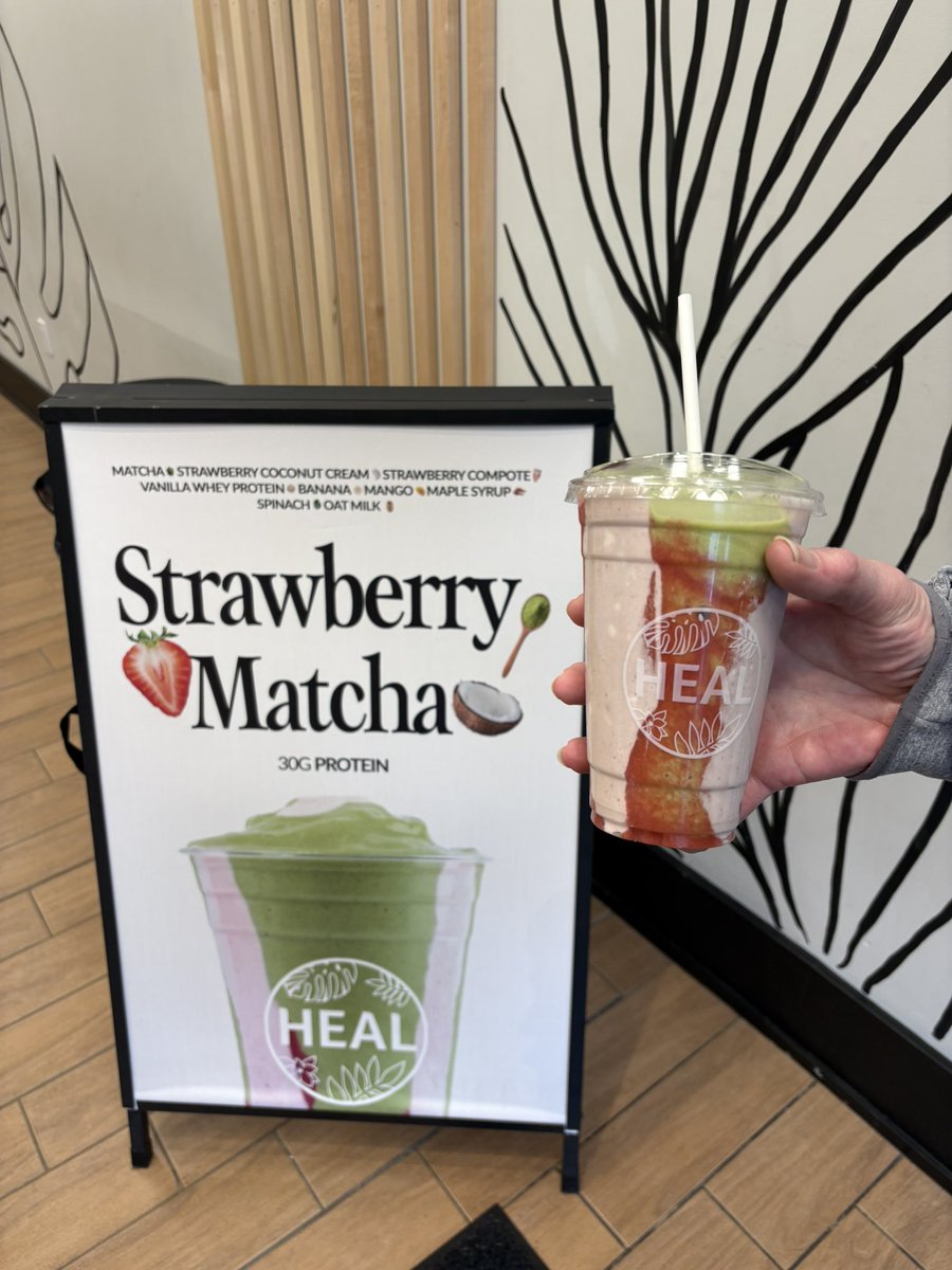 AshSmart's tweet image. Strawberry Matcha 😋 

So yummy &amp;amp; great way to start your day! 

#Heal #HealWellness #Smoothie #MatchaStrawberry #TreatYoSelf