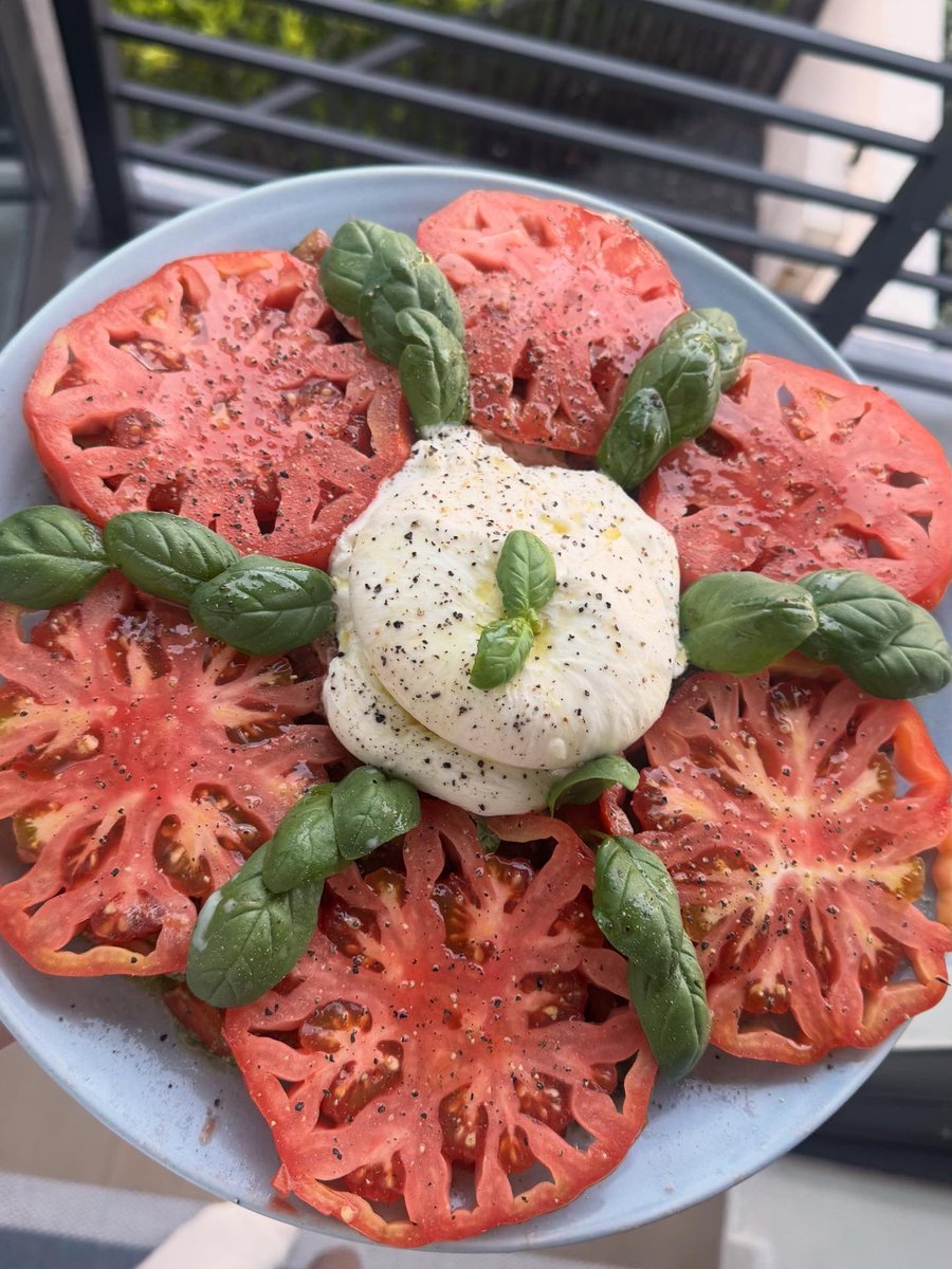 TheRawSol's tweet image. I ❤️ Burrata