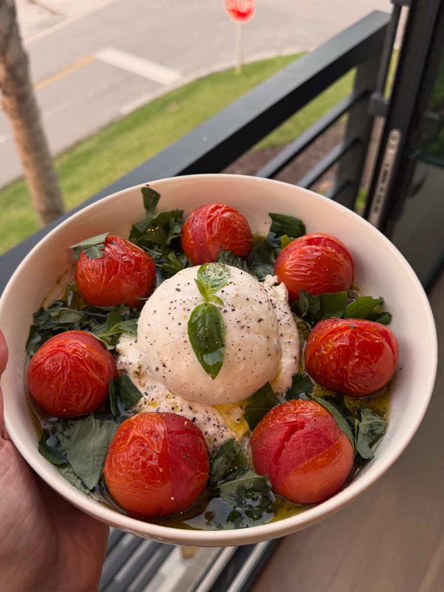 TheRawSol's tweet image. I ❤️ Burrata