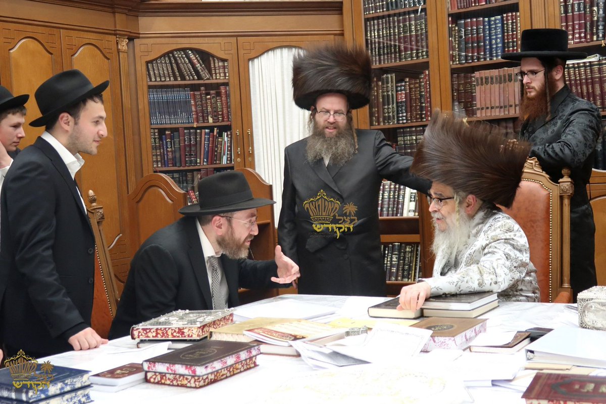 HQSatmar's tweet photo. During #Pesach, dozens of Orthodox Jewish luminaries gathered at the residence of Satmar Grand Rebbe Aron in the Town of Palm Tree Kiryas Joel. Among them was Rabbi Mayer Braunstein, Rav of Agudath Israel of Long Island, who engaged in a meaningful discussion on crucial issues impacting Klal Yisroel. #Community #Leadership