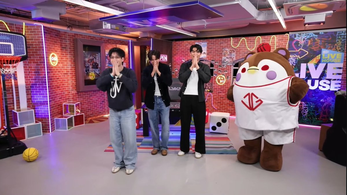 What do you mean it's over? It felt too fast like just 10 mins 😭 I was having so much fun

JGG FAMILY LIVE HOUSE
#GMMTVLiveHouse
#JossGawin #GUINZLY